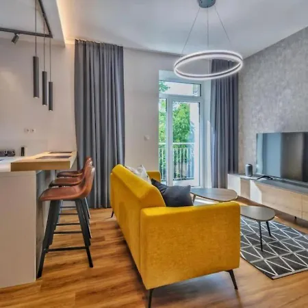 Modern Near Train Station With Balcony #7 Apartment
