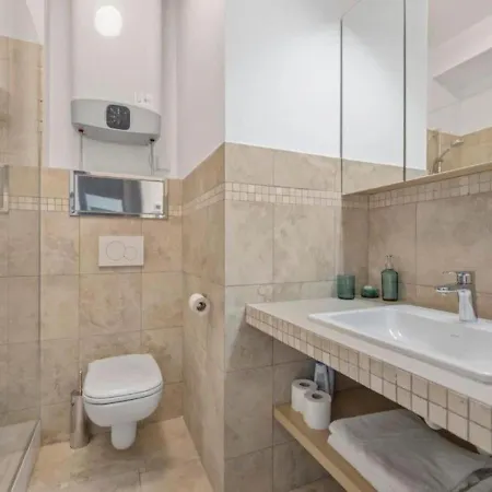 Novo Balcony Near Train Station 아파트