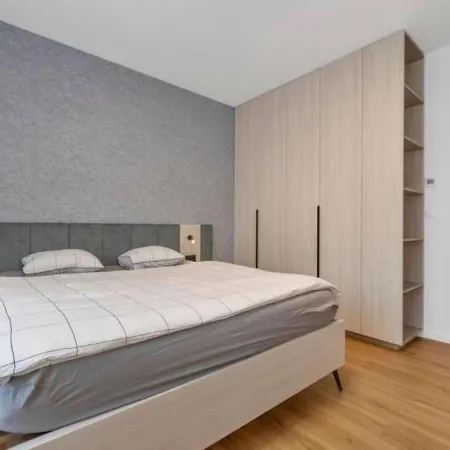 Apartment Novo Balcony Near Train Station *