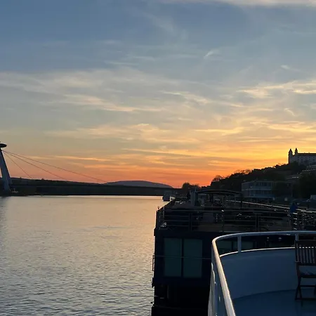 Novo Balcony Near Train Station * 브라티슬라바