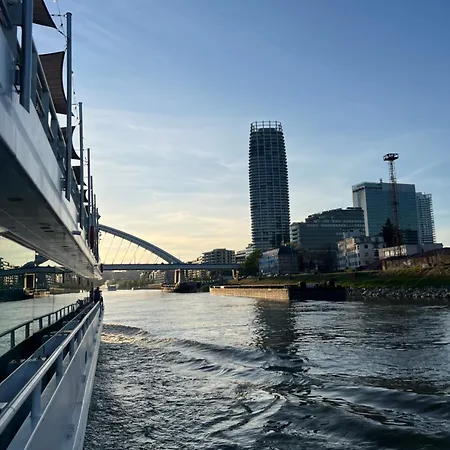 Novo Balcony Near Train Station 브라티슬라바