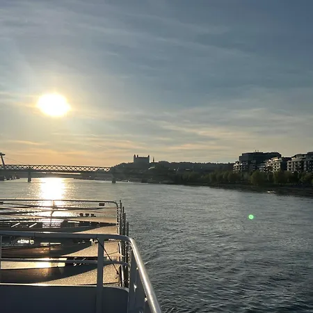 Novo Balcony Near Train Station 아파트 *