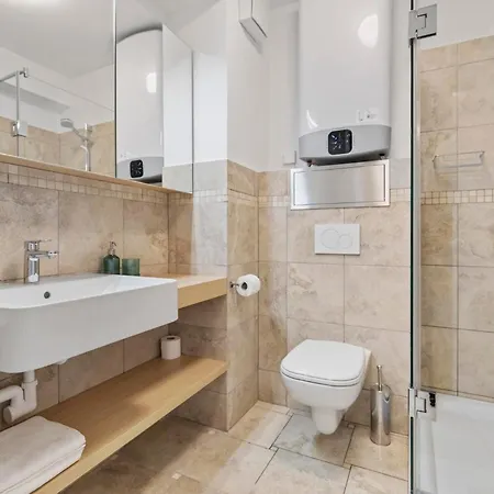 Novo Balcony Near Train Station *