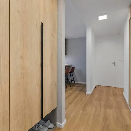 Novo Balcony Near Train Station