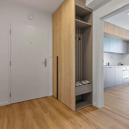 Novo Balcony Near Train Station * 브라티슬라바