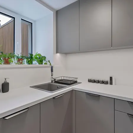 Novo Balcony Near Train Station Bratislava