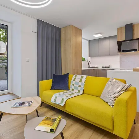 Apartment Novo Balcony Near Train Station