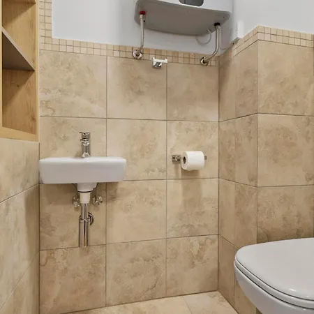 Novo Balcony Near Train Station 아파트