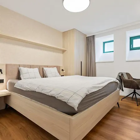 Novo Balcony Near Train Station דירה ברטיסלאבה