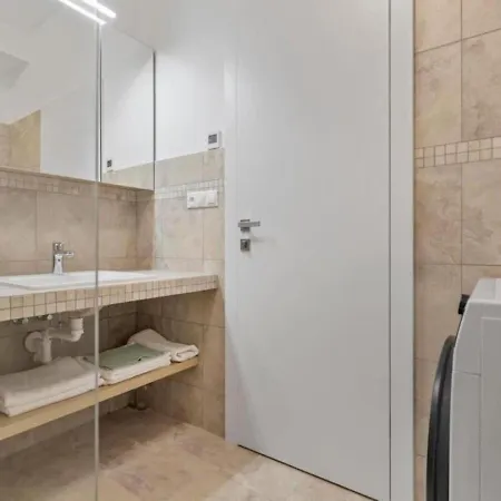 Modern Near Train Station With Balcony #7 براتسيلافا